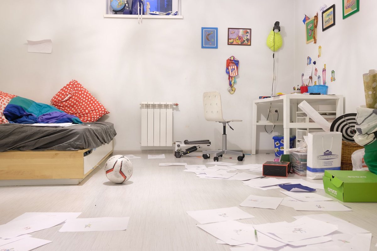 Antes: sala com desordem
